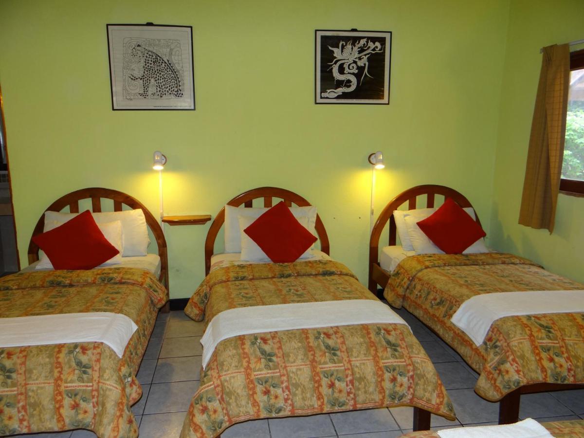 Hotel Jaguar Inn Tikal Exterior photo