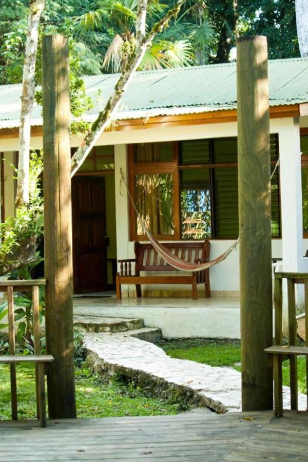 Hotel Jaguar Inn Tikal Exterior photo