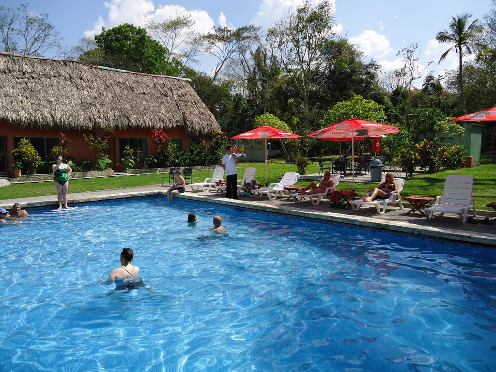 Hotel Jaguar Inn Tikal Exterior photo